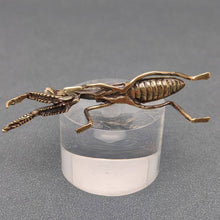 Load image into Gallery viewer, Brass Mantis Desktop Decoration
