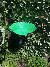 Load image into Gallery viewer, Green leaf bird bath

