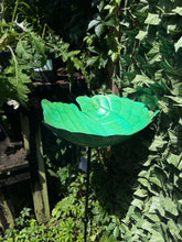 Load image into Gallery viewer, Green leaf bird bath
