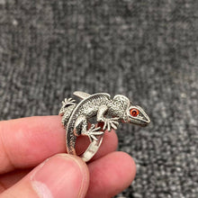 Load image into Gallery viewer, Vintage Red-eyed Lizard Adjustable Ring
