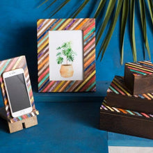 Load image into Gallery viewer, Mundi Phone Stand - Wood
