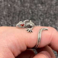 Load image into Gallery viewer, Vintage Red-eyed Lizard Adjustable Ring
