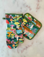 Load image into Gallery viewer, Mushroom Oven Mitt + Pot Holder Set
